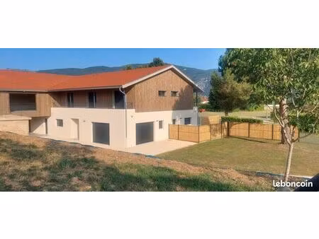 maison 5 pièces 135 m² + 180 m² de dépendances