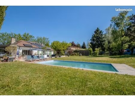 fontaines-saint-martin - villa 9 pièces avec piscine
