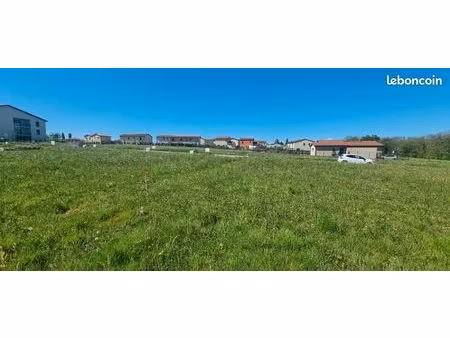 terrain 670 m² montanay
