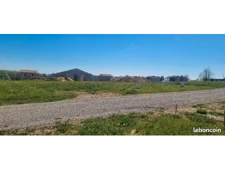 terrain 677 m² montanay