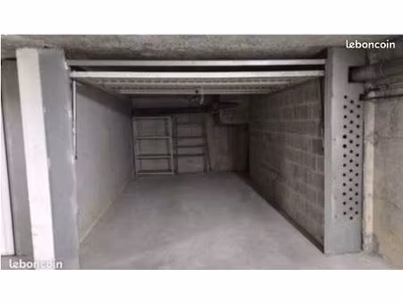 garage dans le centre de craponne