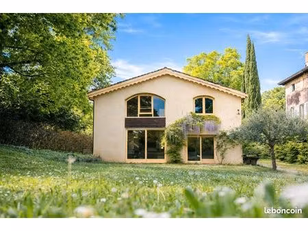 maison d'architecte sur un terrain arboré de 2200 m2 - secteur lorette