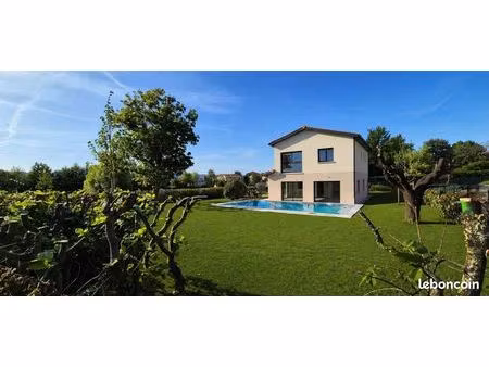 villa 5 pièces 150 m²