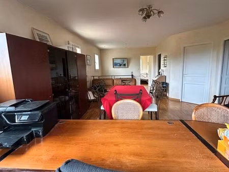 appartement de 45 m2 dans villa de 155 m2 sur charbonnières-les-bains  chambre de 13 m2  s