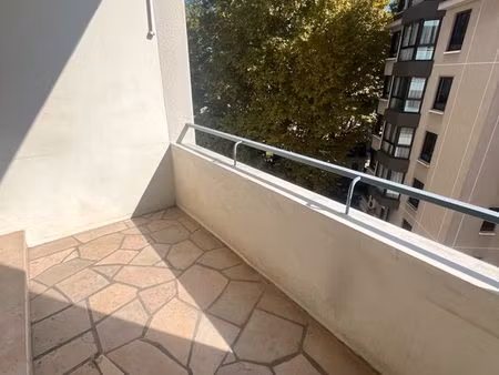 rare lyon 6 - t2 rénové balcon vue parc tête d'or