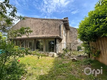dans un beau village du lectourois  maison ancienne rénovée avec jardin