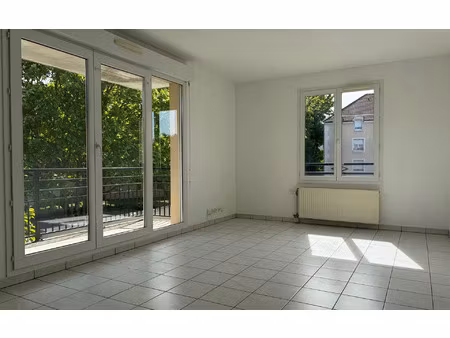 location appartement  53.92 m² t-3 à torcy  1 032 €