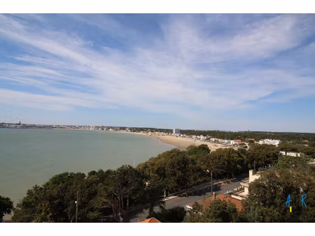 2 pièces avec vue panoramique sur la mer
