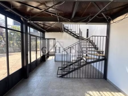 entrepôt bureaux a louer