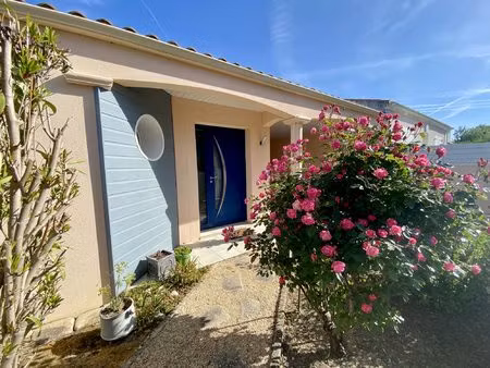 la parée  maison de famille idealement située