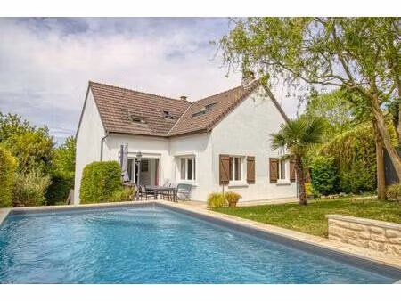 magnifique pavillon familial avec piscine proche toutes commodités