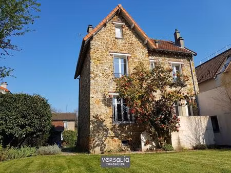 maison avec garage et jardin. porchefontaine