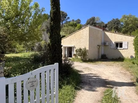 maison à vendre de plain-pied avec atelier et jardin paysager barjols 83670