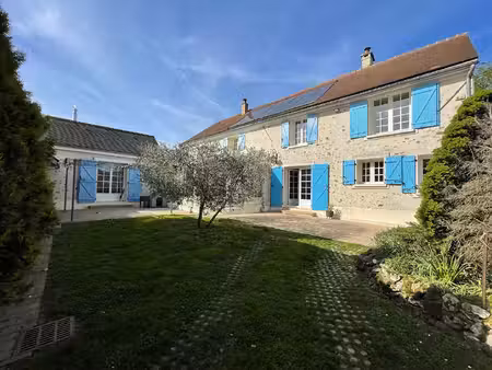 belle propriété briarde pleine de charme à proximité de la gare