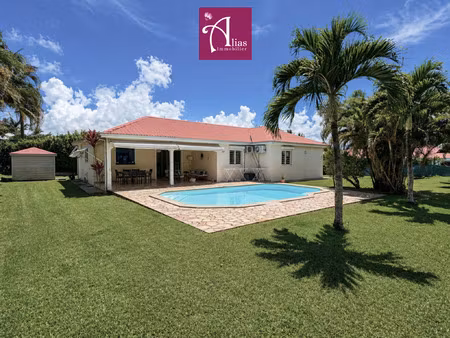 à louer villa familiale f5 avec piscine à la grippière  pe