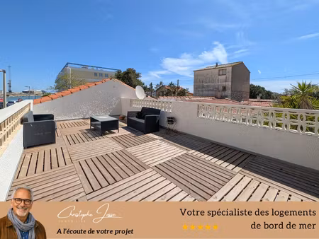 ensemble immobilier avec cour intérieure et roof top vue robine