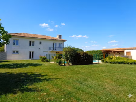 maison à vendre fontcouverte (17) 12 pièces 218m2 (3 logements) parcelle de 4000m2