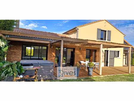 grande maison de plain-pied et son terrain de 3000 m2 en cen