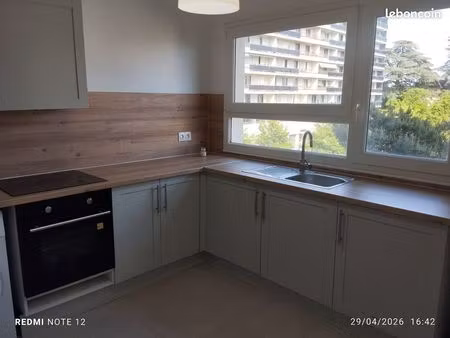 t2 meublé 50 m² avec balcon
