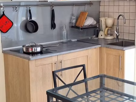 appartement f2 meublé centre-ville de vence - 22m² - disponible le 1er mai - loyer 592 - l