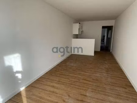 location appartement 2 pièces à la roche-sur-yon centre ville (85000) : à louer 2 pièces /