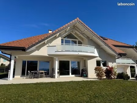 maison contemporaine et lumineuse meublée les marches