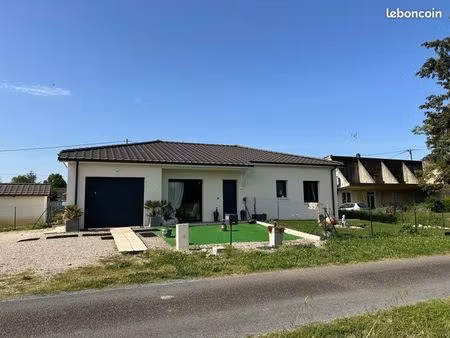 belle maison neuve 4 pièces de 120 m² avec jardin et garage –