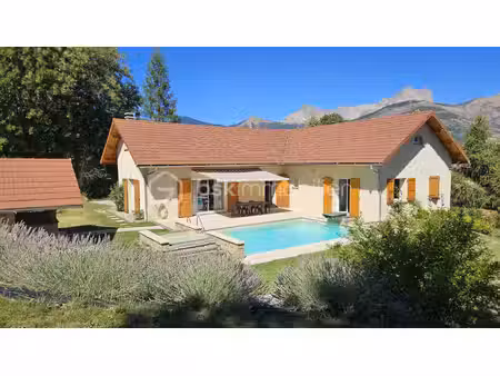 maison de 211 m² à manteyer