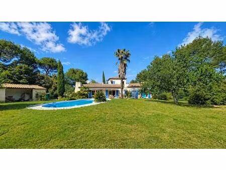 belle maison de 120 m² avec piscine et double garage