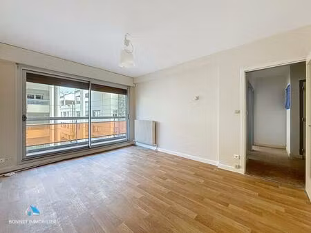appartement t2 aux salins avec box et balcon
