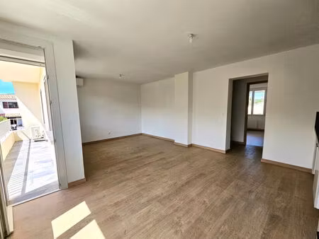 appartement la crau t4 69 m2 - secteur calme  a proximité du centre-ville