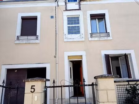 maison avec un gros potentiel à rafraichir pour location