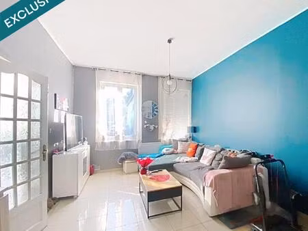 maison semi-individuelle avec jardin et garage