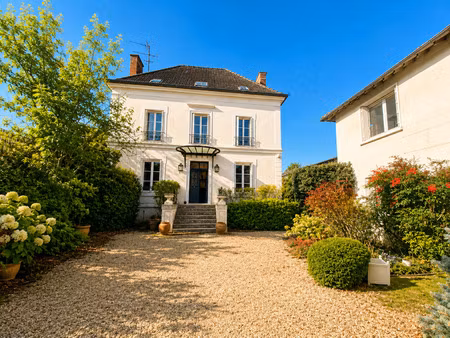 superbe maison bourgoise en pierre de taille  sans vis a vis