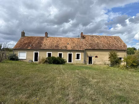 rare sur le secteur ! longère implantée sur son terrain de près de 4h².