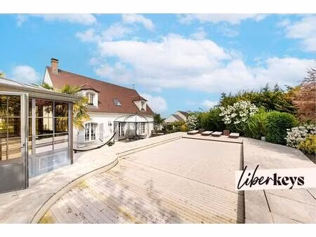très belle maison familiale avec piscine et spa !