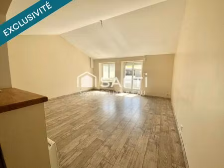 maison de plain-pied avec 2 chambres et cour extérieure
