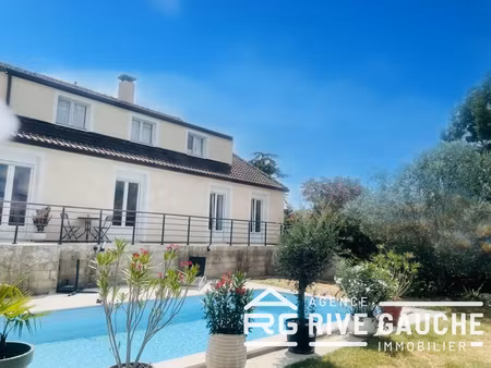 maison familiale 6 pièces 135 m2 terrain 960 m2 piscin
