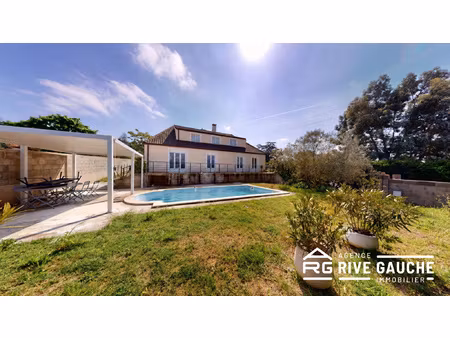 maison familiale 6 pièces 151 m2 terrain 960 m2 piscin