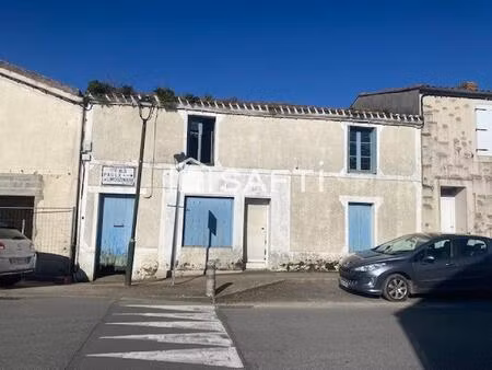 saint etienne de mer morte - maison de 160 m² à rénover entièrement.