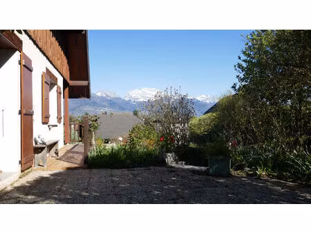 sevrier. maison d'architecte avec terrain de 600m²