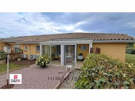 maison t3 avec véranda  jardinet  parking et piscine - résidence senior sécurisée - villeg
