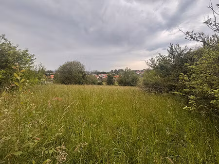 terrain constructible -1 691 m² -secteur privilégié à hendaye