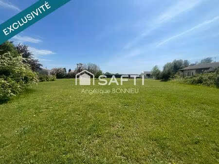terrain constructible de 1605 m2