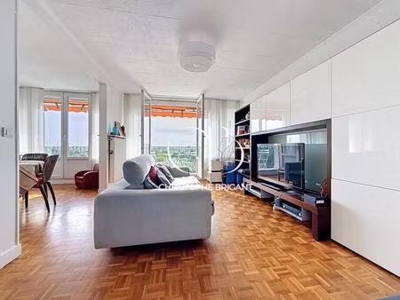 appartement 4 pièce(s) 75 m² avec balcon et box