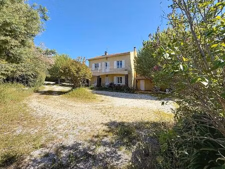 cuers ! propriété de 320 m2 avec garage à rénover