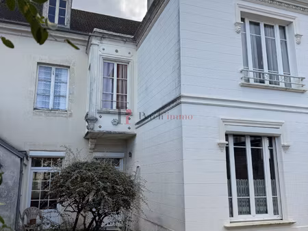 au pied du centre ville de mamers grande maison avec jardin