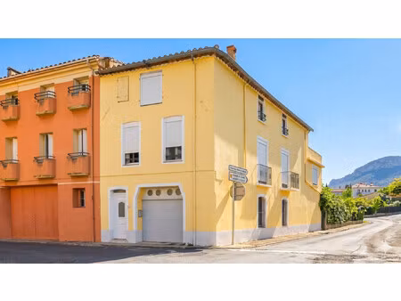 vaste maison de village de 175 m2 avec immense garage  terrasse