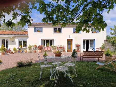 maison de village renové avec piscine et terrain proche de matha
