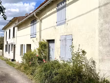maison de village avec 3 à 4 chambres et une deuxième maison à rénover